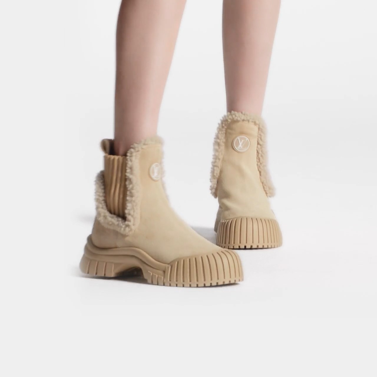 Louis Vuitton LV SKI Ruby Flat Ankle Boot Beige 1AC7AR Louis Vuitton LV SKI Ruby Flat Ankle Boot Beige 1AC7AR