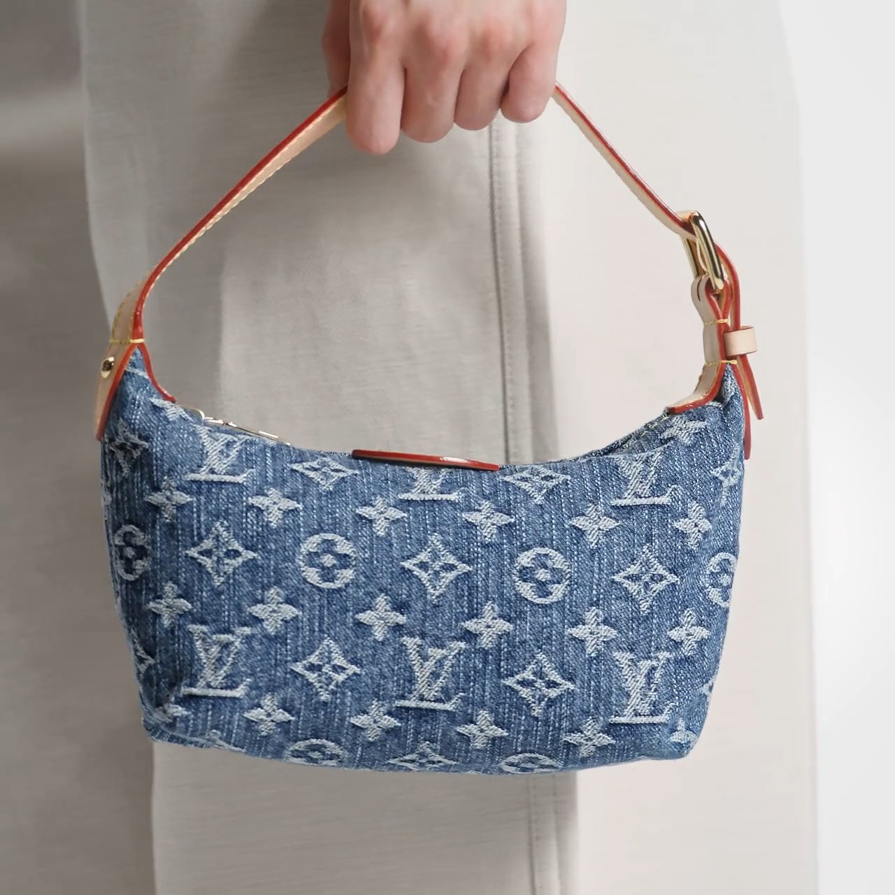 Louis Vuitton M82949 Hills Pochette Denim Blue Louis Vuitton M82949 Hills Pochette Denim Blue