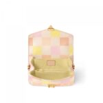Louis Vuitton N40749 Pochette Métis East West Peach