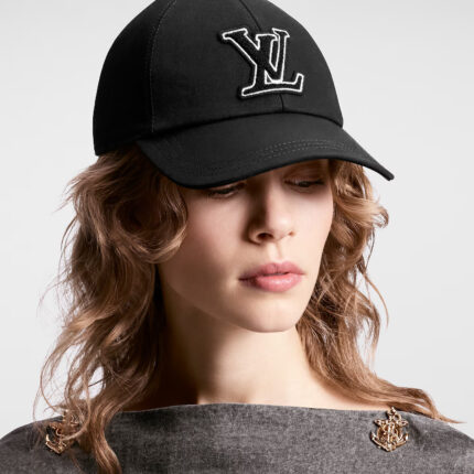 Louis Vuitton M7282M LV Signature Cap