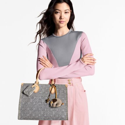 Louis Vuitton M13189 OnTheGo MM Washed Gray